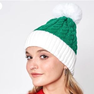 NEW DO EVERYTHING IN LOVE Solid Cable knit Pom Beanie